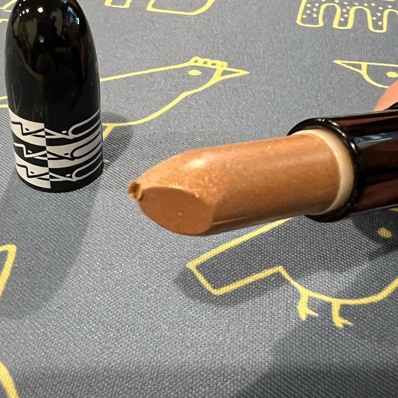 Mac Garden Bed lipstick - Picture 4 of 5